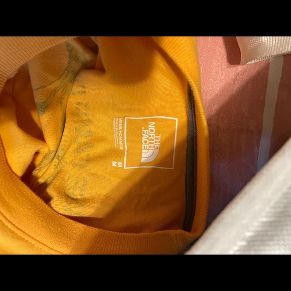 North face tshirt - Picture 4 of 4